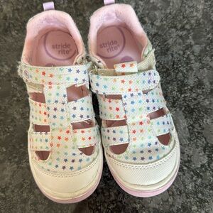 Girls 10W (wide) adorable shoes